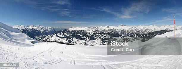 Alpine Ski Resort — стоковые фотографии и другие картинки Австрия - Австрия, Альпинизм, Восхождение