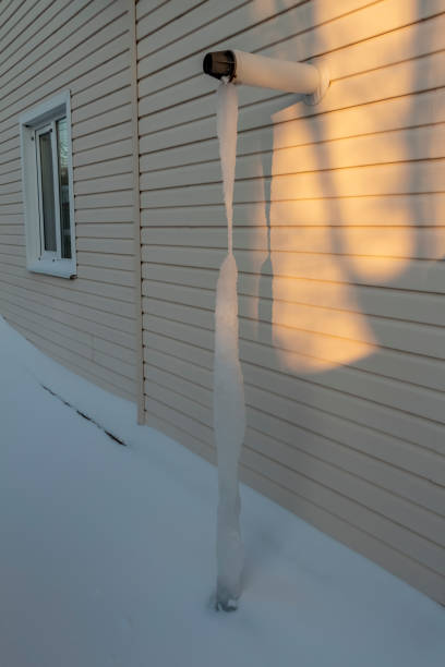 istock Chimney ice at home 1183877973