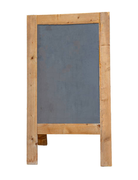 quadro em branco com o frame de madeira isolado de encontro ao fundo branco - easel blackboard isolated wood - fotografias e filmes do acervo