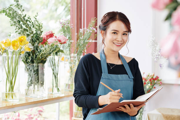 istock Pretty florist with planner 1183895160