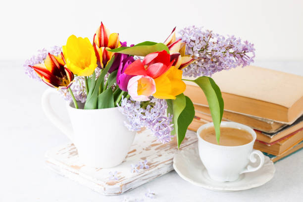 istock Coffee, books and a spring bouquet 1183898475
