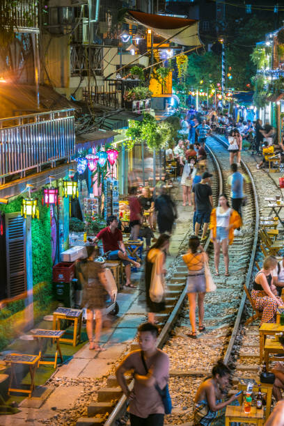 famous train street popular tourist destination in hanoi - train way imagens e fotografias de stock