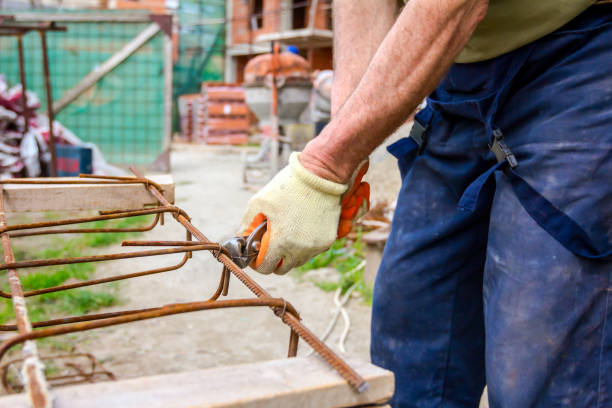 istock Construction worker binding rebar for reinforce concrete column at the building site 1183904791