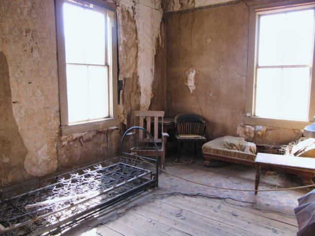 abandoned room of the ghost town bodie - mono county imagens e fotografias de stock