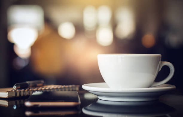 essen und kaffee trinken - food currency breakfast business stock-fotos und bilder