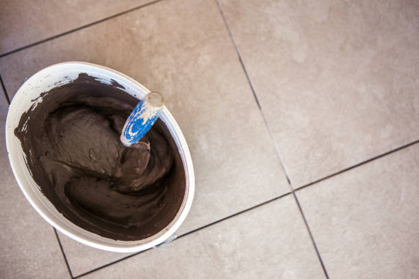 istock Bucket with adhesive for gluing ceramic tiles on the floor 1183910332