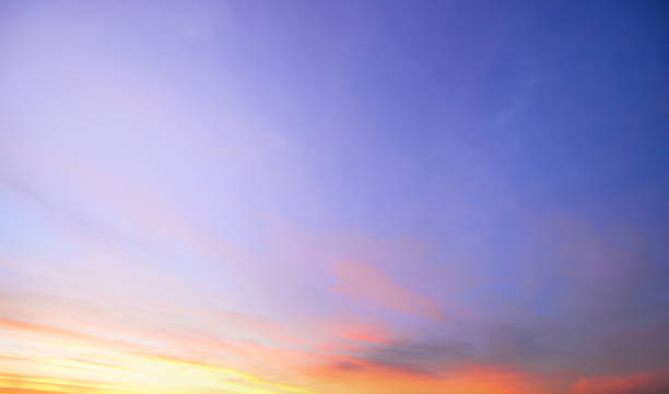 vista aerea drammatico tramonto e alba cielo sfondo naturale con nuvole bianche - sky only foto e immagini stock