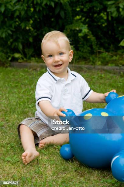 Ball Boy Stockfoto und mehr Bilder von 12-23 Monate - 12-23 Monate, Berühren, Blatt - Pflanzenbestandteile