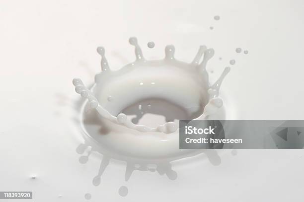 Молоко Капли — стоковые фотографии и другие картинки Молоко - Молоко, Жидкоcть, Поверхность воды