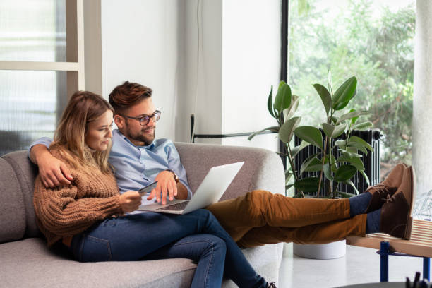 istock Brainstorming together on new idea - start up business 1183948974