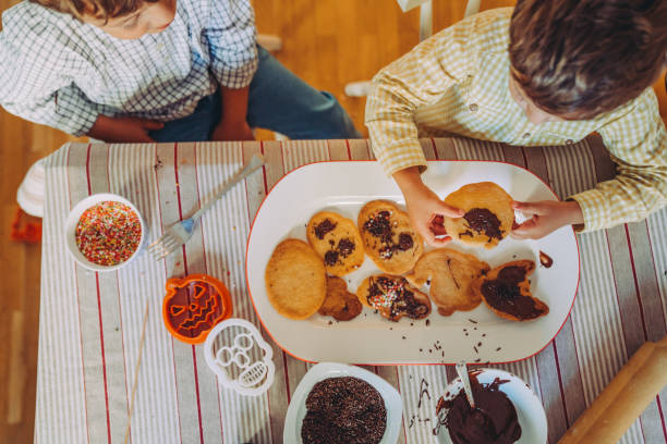 istock Family making Halloween cookies 1183949285