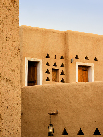 Fachada con orificios de ventilación y puertas de madera tradicionales - Ad Diriyah, Distrito de At-Turaif, Patrimonio de la Humanidad de la UNESCO, Riad, Arabia Saudita photo