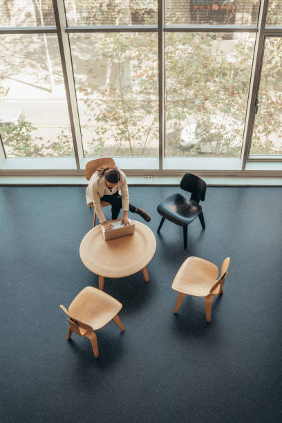 istock Pregnat woman working at the office 1183956142