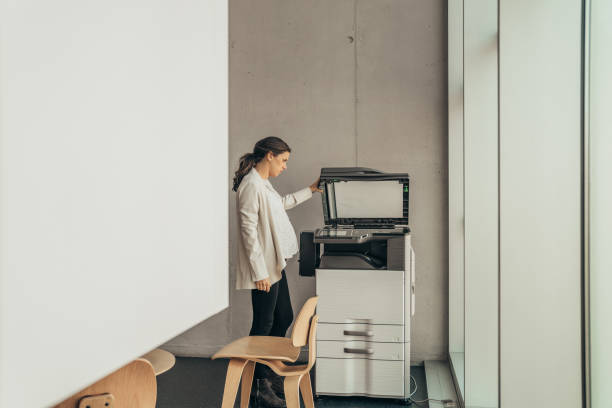 istock Pregnat woman working at the office 1183956324