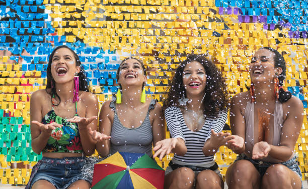 istock Confetti, colors and frevo 1183977543