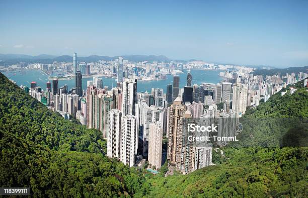 Foto De La Ciudad De Hong Kong En El Día Perfecto Foto de stock y más banco de imágenes de Aire libre - Aire libre, Ancho, Arriba de