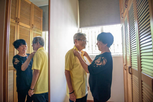 istock Senior couple preparing for reunion dinner 1183992163
