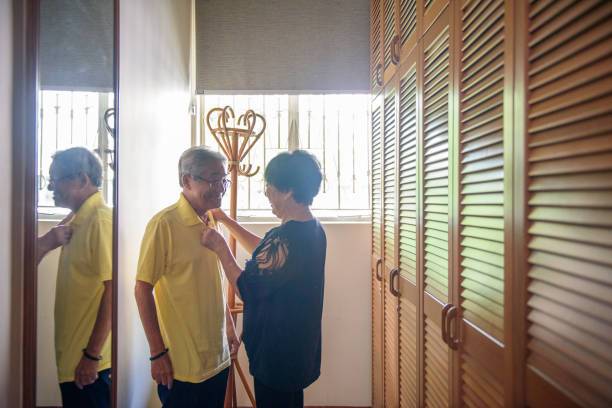 istock Senior couple preparing for reunion dinner 1183992169