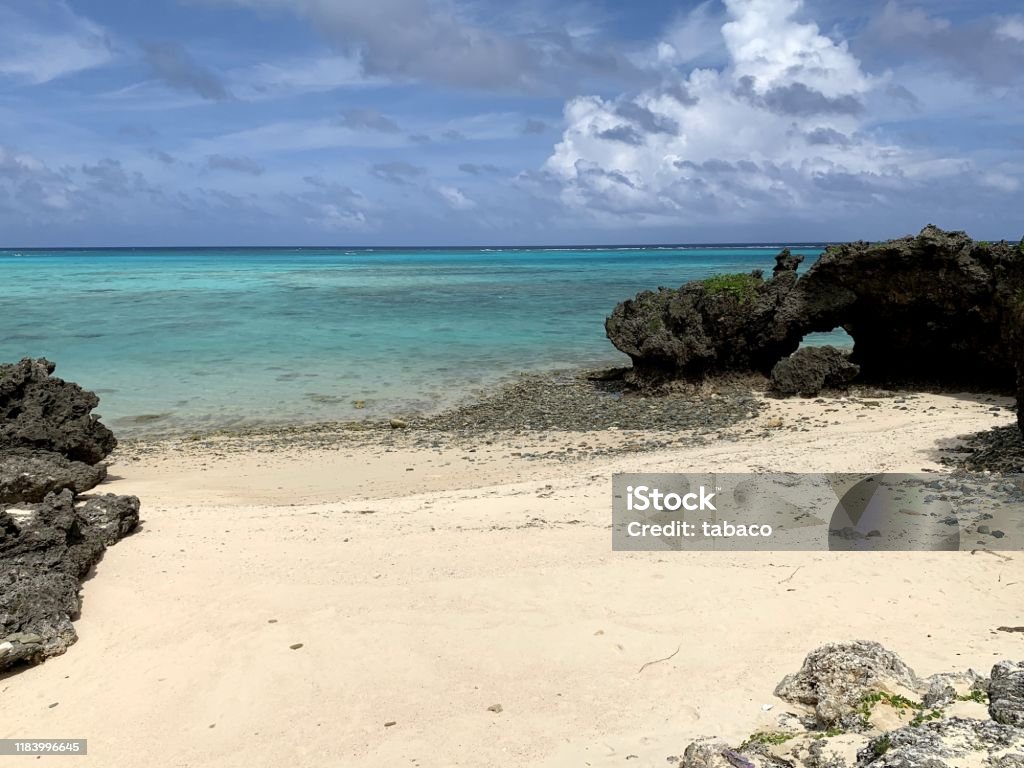 vackra blå havet av Yoron Island - Royaltyfri Avkoppling Bildbanksbilder vackra blå havet av Yoron Island - Royaltyfri Avkoppling Bildbanksbilder