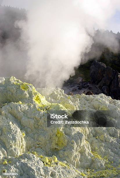 Fumarolinyy サージにバルカンのメンデレーエフ火山ます - カラー画像のストックフォトや画像を多数ご用意 - カラー画像, メンデレーエフ火山, 人物なし