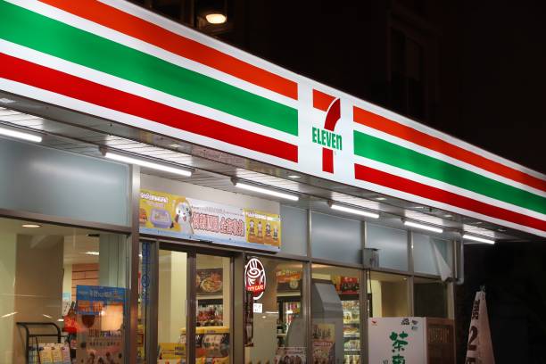 7-Eleven Taiwan 7-Eleven convenience store in Taiwan. 7-Eleven is one of largest grocery store operators in the world, with more than 68,000 locations. convenience store stock pictures, royalty-free photos & images