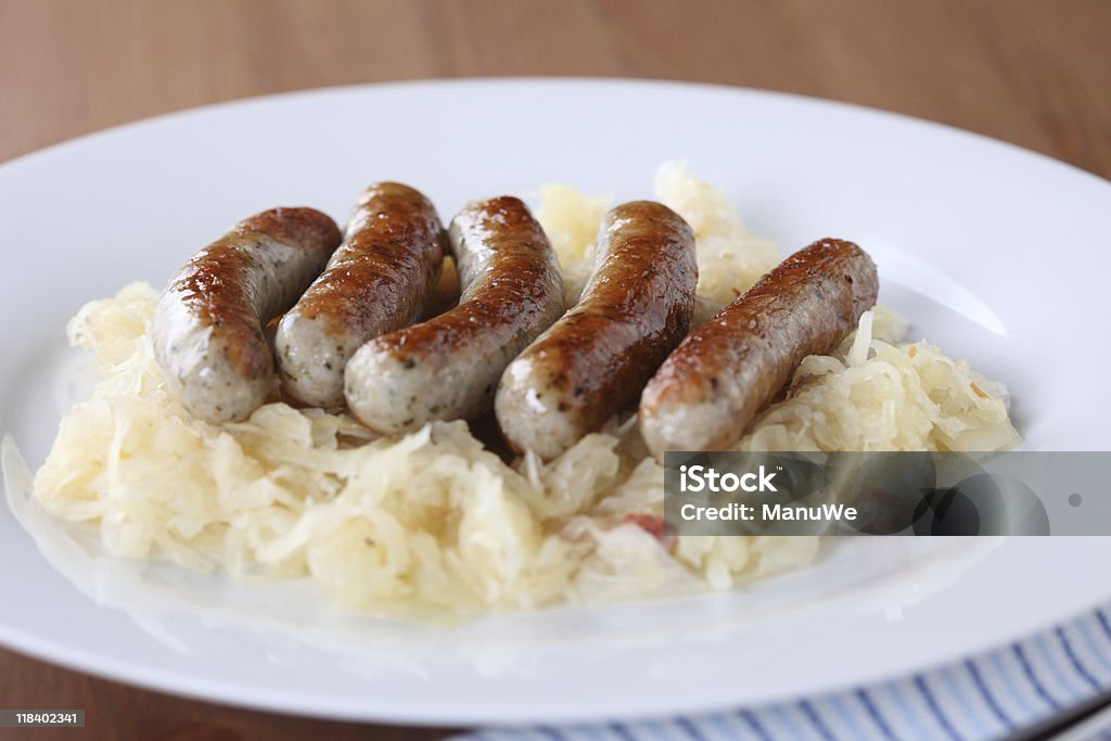 Mini grillé Assiette de saucisses, une choucroute allemande - Photo de Aliment rôti libre de droits