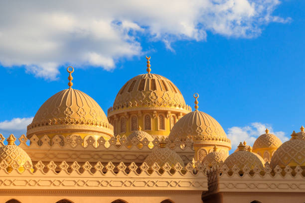 fachada de la mezquita de la mina masjid en hurghada, egipto - town of egypt fotografías e imágenes de stock