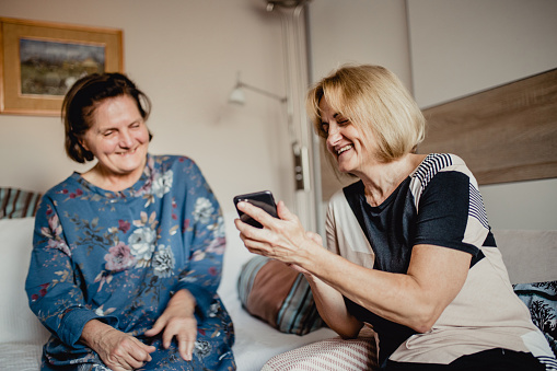 https://media.istockphoto.com/id/1184031010/photo/two-senior-woman-using-smart-phone-at-home.jpg?b=1&s=170667a&w=0&k=20&c=YWhQp-D6y0VXMSkyaPRtUXnFOohyIyed-8c9hJ-89Gw=