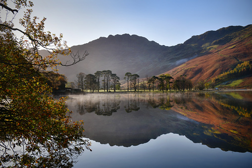 Autumn colour at Buttermere Lake in the English Lake District. Cumbria, UK