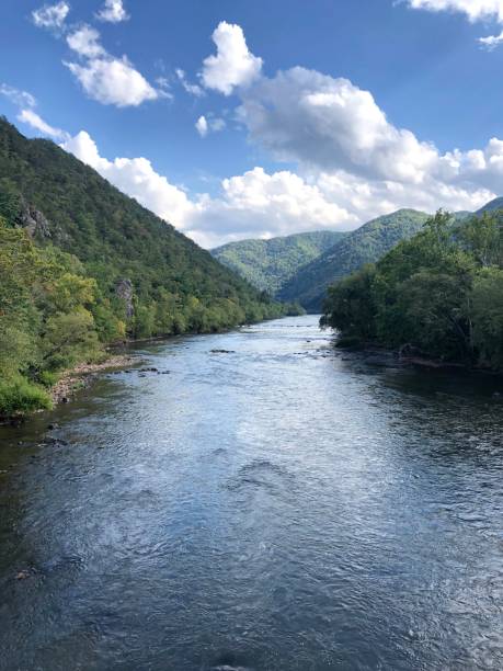 french broad river in hot springs - blue ridge mountains appalachian mountains appalachian trail forest stock-fotos und bilder