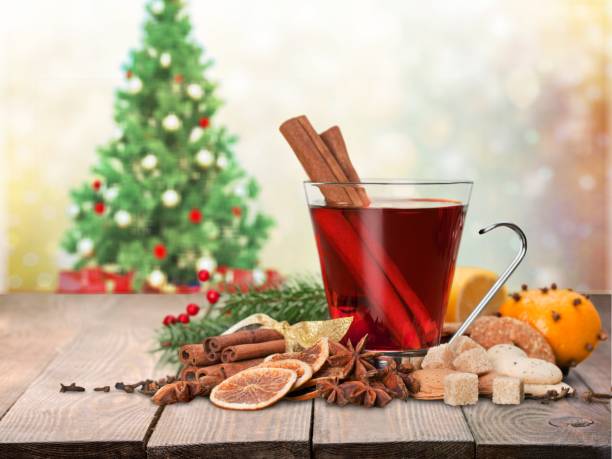 Spice. Mulled wine with cinnamon and christmas decorations Cardamom stock pictures, royalty-free photos & images