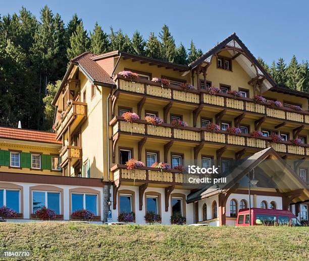 Idillio Foresta Nera Hotel - Fotografie stock e altre immagini di Albergo - Albergo, Ambientazione esterna, Ambientazione tranquilla