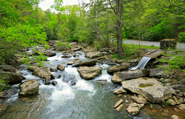 istock Glade Creek and the road 1184087972