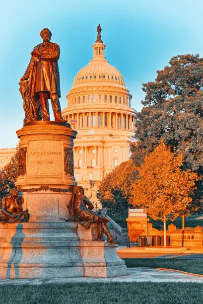 United States Capitol,and James A. Garfield Monument by John Quincy Adams Ward at the center of Garfield Circle.