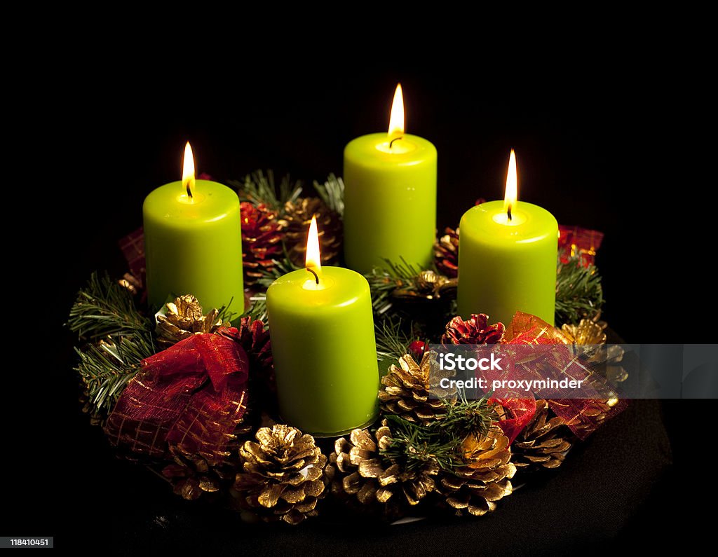 Advent corona Adventskranz - Foto de stock de Adorno de navidad libre de derechos