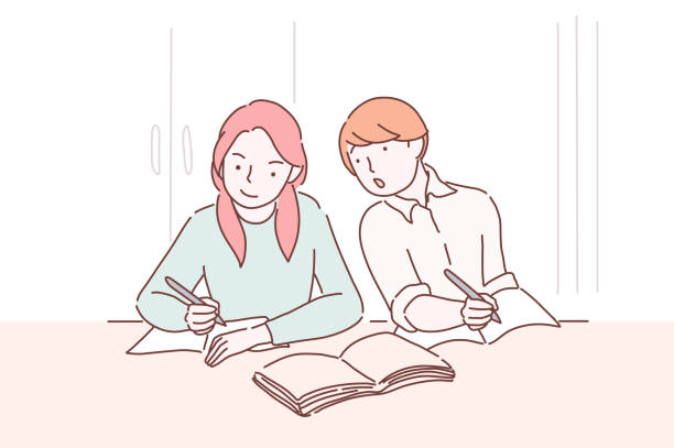 Haciendo trampa en la prueba. Estudiante adolescente espiando al libro de pruebas de su compañera de clase sentada un escritorio delante de él. Niño copiando a otros estudiantes trabajan en el examen de la sala de exámenes en la universidad.