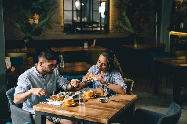 istock couple in restaurant 1184112252