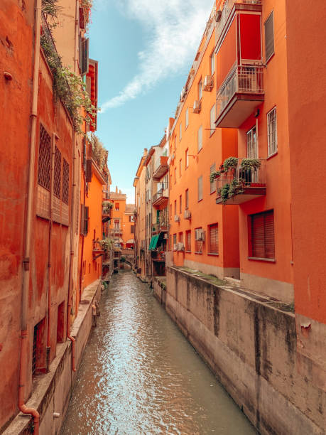 istock Water canals in Bologna, Italy 1184119184