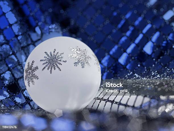 Pallina Di Natale - Fotografie stock e altre immagini di A forma di stella - A forma di stella, Ambientazione tranquilla, Bianco