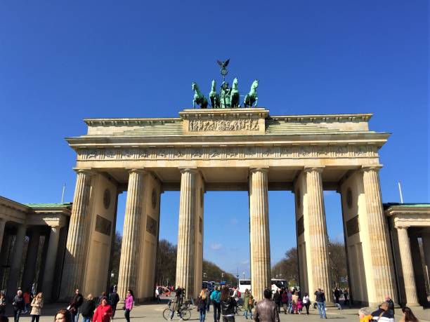 puerta de brandenburgo berlín - berlinale palast fotografías e imágenes de stock