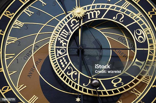 Reloj Astronómico De Praga Ciudad Antigua Foto de stock y más banco de imágenes de Aguja de Reloj - Aguja de Reloj, Ayuntamiento, Barrio antiguo