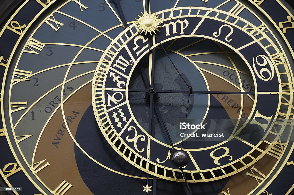 Relógio astronômico de Praga cidade velha - Foto de stock de Algarismo Romano royalty-free