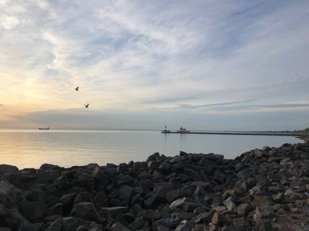 istock Sunrise on Lake Superior 1184159220