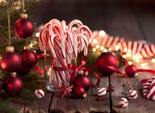 candy canes and bright christmas lights - candy cane imagens e fotografias de stock