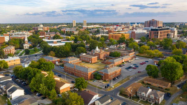 Klare helle spätsommerliche Ansicht Lexington Kentucky – Foto