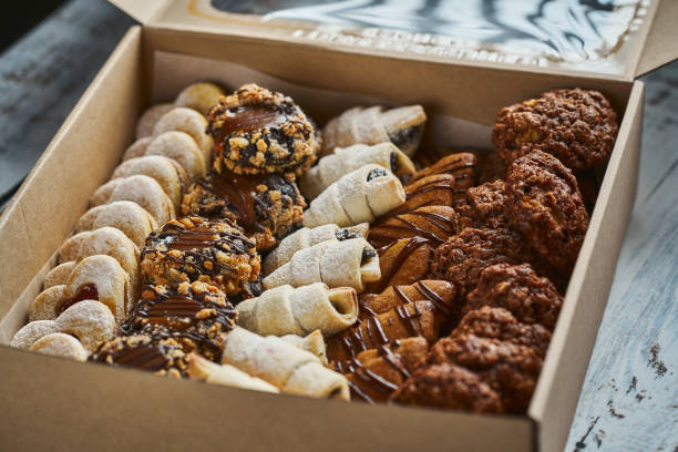 istock Mini Christmas pastry in the box 1184181821