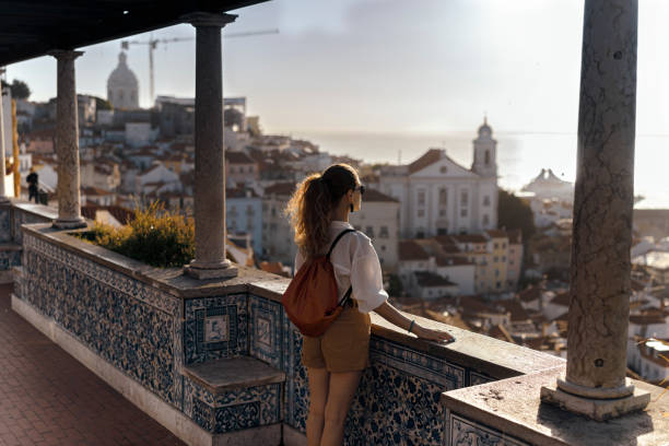 young women exploring streets of southern iberic european city - portugal turismo imagens e fotografias de stock
