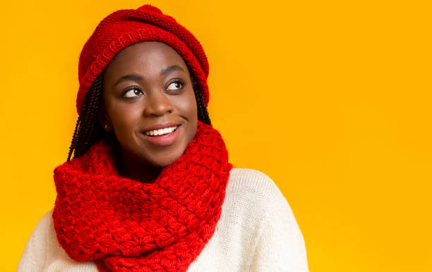 istock Interested young woman in red hat looking at copy space 1184191600