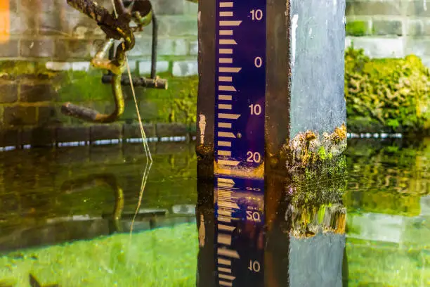 Photo of water height measure pole, measurement method according to The Normal Amsterdam Level, Dutch altitude pole