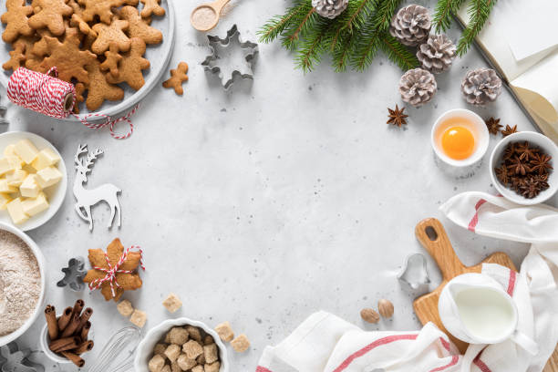 크리스마스 또는 크리스마스 베이킹 요리 배경입니다. 부엌 테이블에 요리 재료. 새해 또는 노엘 휴일 축제 장식 - bakery biscuit christmas decoration christmas ornament 뉴스 사진 이미지